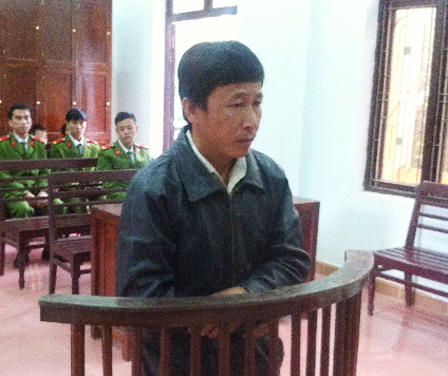 Bị mất con lại cho tiền rồi năn nỉ xin tha tù hung thủ